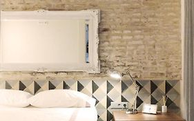 Architecture & Design Home In Triana